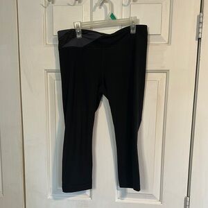 Under Armor Black Capri leggings women’s size medium